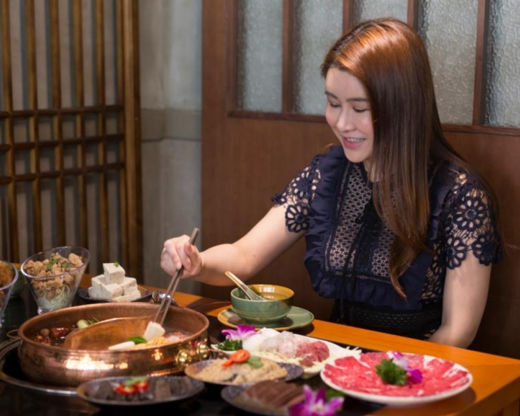美女股神搞台式火鍋店 400萬搭個棚 「即使輸都贏到經驗」