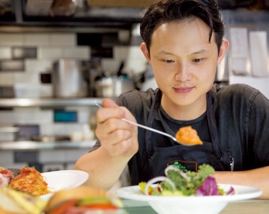 前酒店西廚 以精緻食物賣相吸客