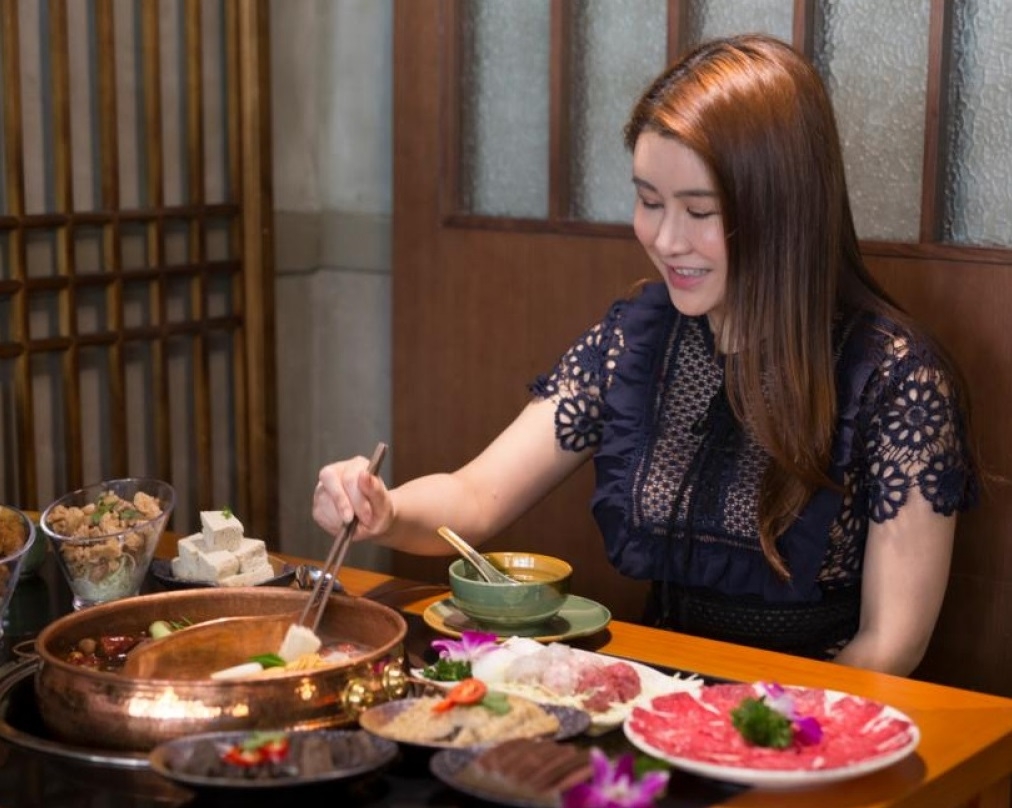 美女股神搞台式火鍋店 400萬搭個棚 「即使輸都贏到經驗」